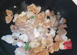 Cumin chicken breasts Illustration of how to make meat cubes 4