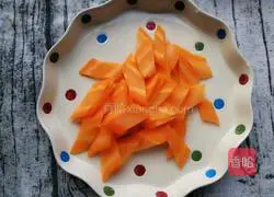 Illustration of how to make fried chive flowers with shrimps 10