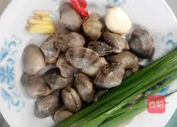 Illustration of how to make stir-fried clams 1