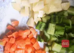 Illustration of how to make three cubes of pork belly 5