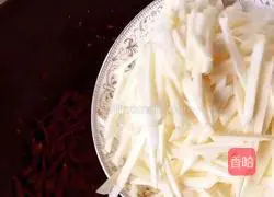 Illustration of how to make appetizing wild rice noodles 15