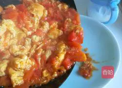 Illustration of how to make scrambled eggs with tomatoes 10