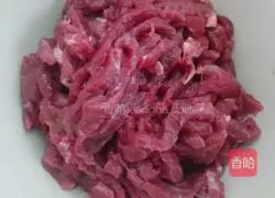 Illustration of how to make vegetable and beef dry pot 1