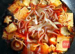 Illustration of homemade spicy hotpot 11