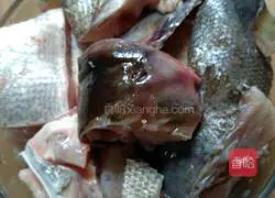 Illustration of how to make big-headed fish soup 2