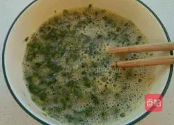 Illustration of how to make scrambled eggs with Chinese toon 6