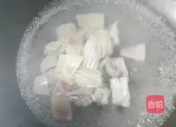 Illustration of how to make cashew squid flowers 4