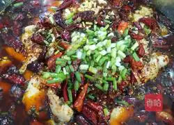 Illustration of how to make spicy boiled fish 8