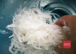 Illustration of how to make cumin meat slices and shredded radish 6