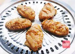 Illustration of how to make garlic roasted chicken wings 11