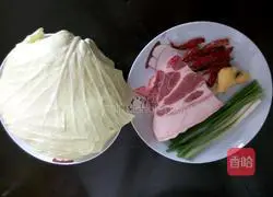 Illustration of how to make hot and sour shredded cabbage 1