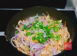 Illustration of how to make fried chicken vermicelli 6