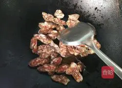 Illustration of how to make fried sausage with spring bamboo shoots 7