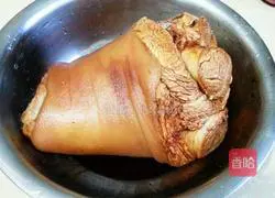 Illustration of stewed elbow 3