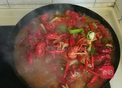 Illustration of how to make spicy crayfish 9