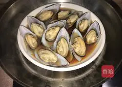 Illustration of how to make green-mouthed mussels with scallion oil 7