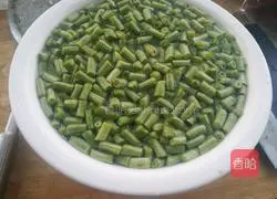 Illustration of how to make minced pork and beans 3