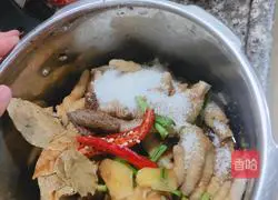  Illustration of how to make braised chicken feet 6