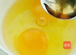 Illustration of how to make fried eggs with garlic sprouts 4