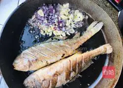 Illustration of Braised Tofu with Yellow Croaker in Tomato Sauce 7