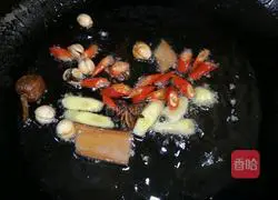 Illustration of how to make spicy crayfish 3