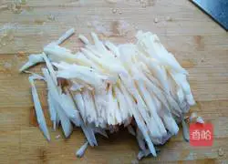 Illustration of how to make fried shredded pork with lotus root 3