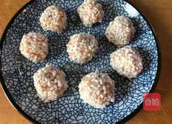 Illustration of how to make pearl meatballs 8