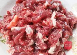 Illustration of how to make braised beef rice with cured meat (for three people) 3