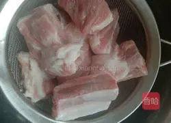 Illustration of how to make sweet and sour pork ribs 1