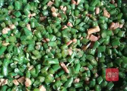 Illustration of how to make fried beans and diced pork 12