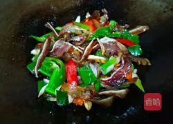 Illustration of how to make air-dried pig ears with double peppers 16