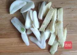 Illustration of how to make spicy short crispy pork 1