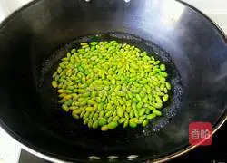 Illustration of how to make fried edamame beans and dried ham 4