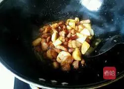 Illustration of how to make taro roasted pork 6