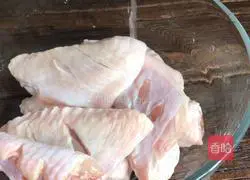 Illustration of how to grill wings in a pancake pan 3