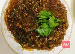 Illustration of how ants climb a tree 12