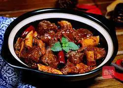 Illustration of home-style braised beef 15