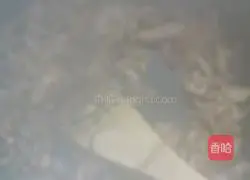 Illustration of how to stir-fry large intestine 3