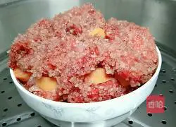 Illustration of how to make steamed pork with vermicelli 11