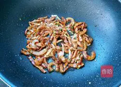 Illustration of how to stir-fry shredded pork with king oyster mushroom 7
