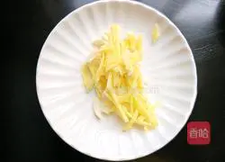 Illustration of how to make fried shredded chicken with double pepper 4
