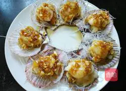 Illustration of how to make steamed scallops with garlic vermicelli 9