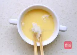 Illustration of how to make steamed eggs with rice 3
