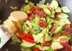 Illustration of how to make fried zucchini and sausage 9