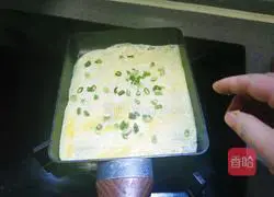 Illustration of how to make Tamagoyaki bento with green pepper and shredded pork 10