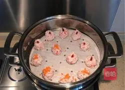 Illustration of how to make glutinous rice meatballs 13