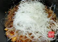 ant Illustration of how to climb a tree 6