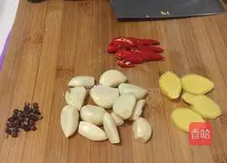 Illustration of how to make beer-roasted pork ribs 3