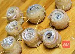 Home-style sweet and sour hairtail fish roll recipe 5