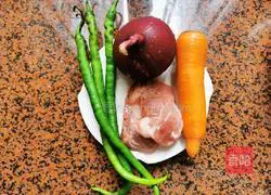 Illustration of how to make fried meat with onions and carrots 1